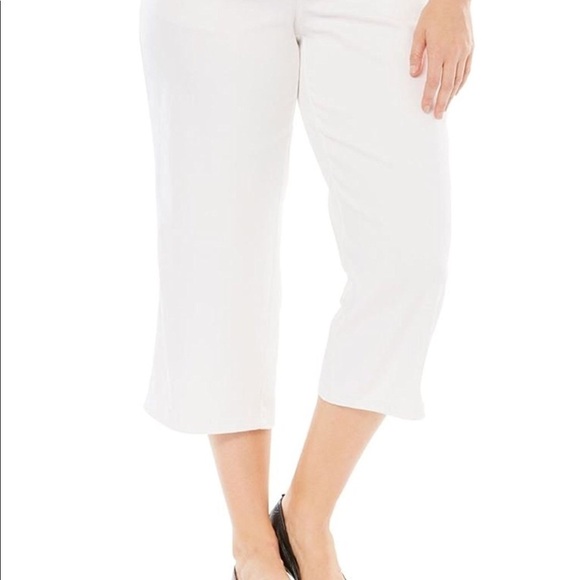 HALSTON KANSAS CITY STRETCH CAPRIS - Picture 8 of 8